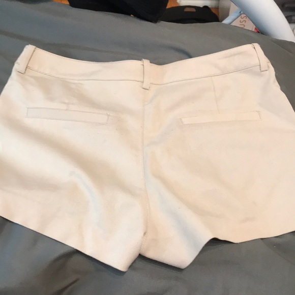 Classy Beige shorts - Picture 2 of 5